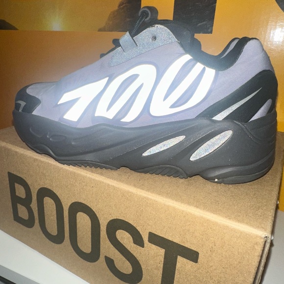Yeezy boost 700 - Picture 2 of 12